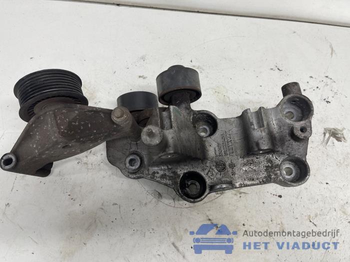 Usagé Support dynamo bas Renault Master III (FV) 2.3 dCi 135 16V FWD Prix € 40,00 Règlement à la marge proposé par Het Viaduct
