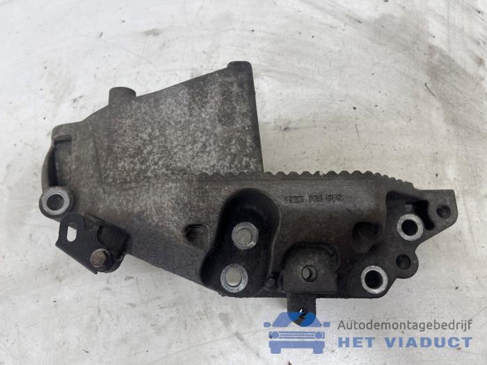 Used Engine mount Renault Master III (FV) 2.3 dCi 135 16V FWD Price € 30,00 Margin scheme offered by Het Viaduct