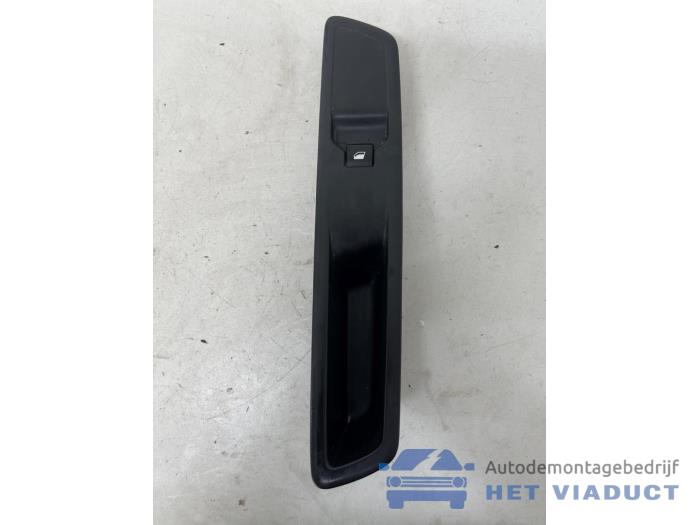 Usados Interruptor de ventanilla eléctrica Citroen Jumpy 2.0 Blue HDI 180 Precio € 15,00 Norma de margen ofrecido por Het Viaduct