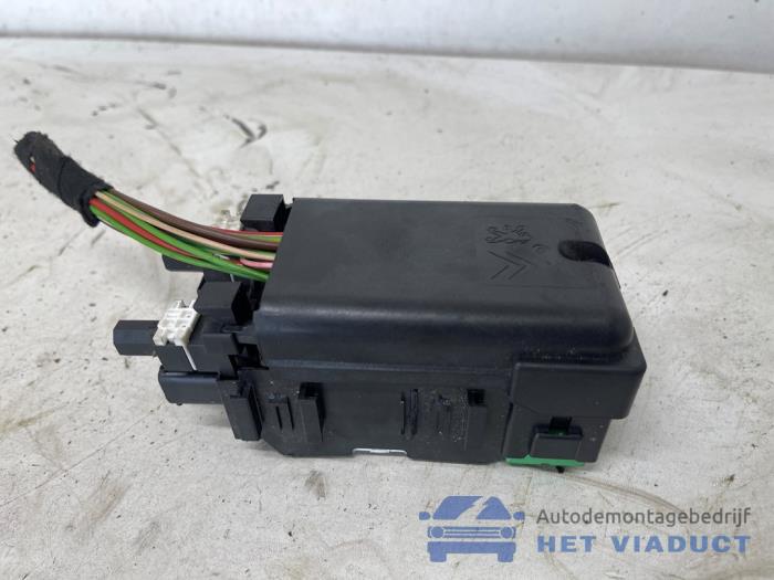 Begagnade Säkringsbox Citroen Jumpy 2.0 Blue HDI 180 Pris € 35,00 Marginaltabell erbjuds av Het Viaduct