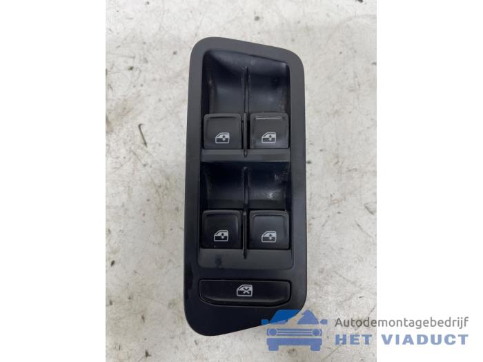 Usados Interruptor combinado de ventanillas Volkswagen Golf VII (AUA) 1.6 TDI BlueMotion 16V Precio € 25,00 Norma de margen ofrecido por Het Viaduct
