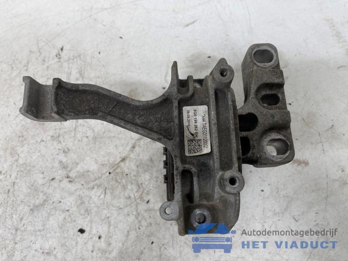 Used Engine mount Volkswagen Golf VII (AUA) 1.6 TDI BlueMotion 16V Price € 25,00 Margin scheme offered by Het Viaduct