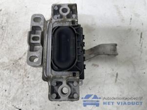 Engine mount from a Volkswagen Golf VII (AUA) 1.6 TDI BlueMotion 16V 2017