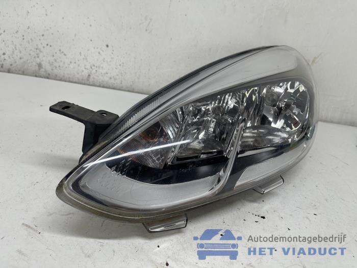 Używane Reflektor lewy Ford Fiesta 7 1.0 EcoBoost 12V 100 Cena € 200,00 Procedura marży oferowane przez Het Viaduct