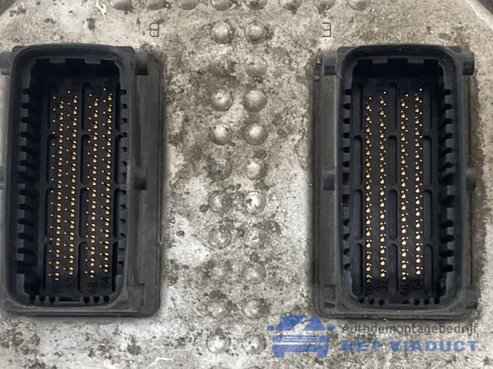Engine management computer from a Opel Zafira (M75) 1.8 16V Ecotec 2011