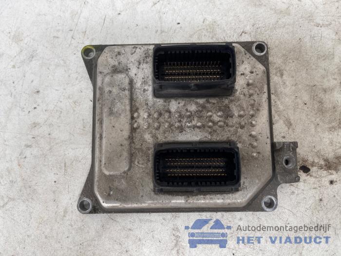 Engine management computer from a Opel Zafira (M75) 1.8 16V Ecotec 2011