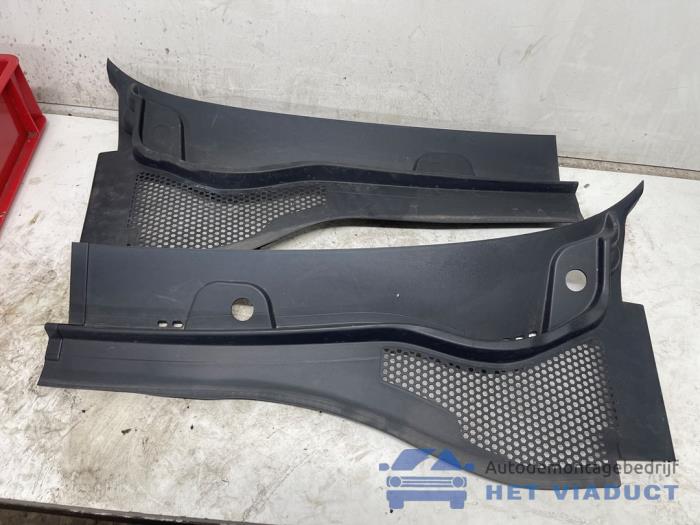 Używane Parawan Seat Leon (KLB) 2.0 TDI 16V Cena € 25,00 Procedura marży oferowane przez Het Viaduct
