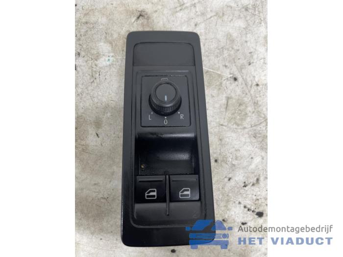 Usados Interruptor combinado de ventanillas Volkswagen Transporter T6 2.0 TDI 150 4Motion Precio € 30,00 Norma de margen ofrecido por Het Viaduct