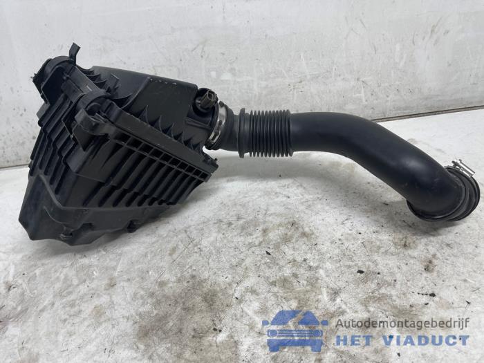 Gebrauchte Luftfiltergehäuse Ford Fiesta 7 1.0 EcoBoost 12V 100 Preis € 70,00 Margenregelung angeboten von Het Viaduct