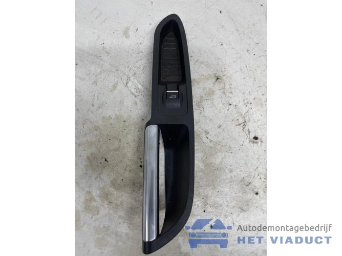 Usados Interruptor de ventanilla eléctrica Ford Kuga II (DM2) 2.0 TDCi 16V 180 4x4 Precio € 40,00 Norma de margen ofrecido por Het Viaduct