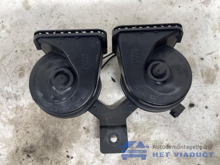 Używane Klakson Landrover Range Rover Evoque (LVJ/LVS) 2.2 eD4 16V 5-drs. Cena € 25,00 Procedura marży oferowane przez Het Viaduct