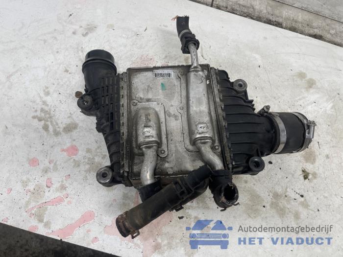 Usados Intercooler Jaguar XE 2.0d 180 16V Precio € 40,00 Norma de margen ofrecido por Het Viaduct