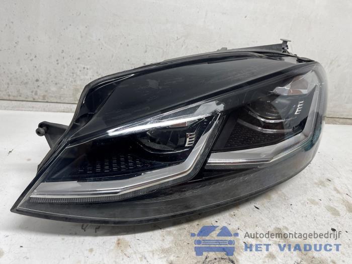 Używane Reflektor lewy Volkswagen Golf VII (AUA) 1.6 TDI BMT 16V Cena € 650,00 Procedura marży oferowane przez Het Viaduct