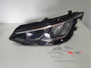 Used Headlight, left Volkswagen Golf VIII (CD1) 1.0 eTSI 12V Price € 275,00 Margin scheme offered by De Broers Auto's
