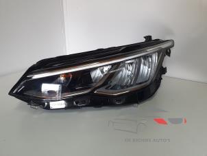 Used Headlight, right Volkswagen Golf VIII (CD1) 1.0 eTSI 12V Price € 300,00 Margin scheme offered by De Broers Auto's