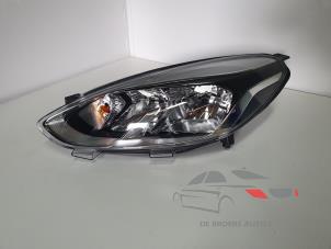 Używane Reflektor lewy Ford Fiesta 7 1.0 EcoBoost 12V 100 Cena € 180,00 Procedura marży oferowane przez De Broers Auto's