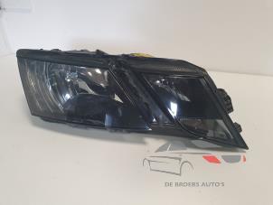 Used Headlight, right Skoda Octavia Combi (5EAC) 1.0 TSI 12V Price € 450,00 Margin scheme offered by De Broers Auto's