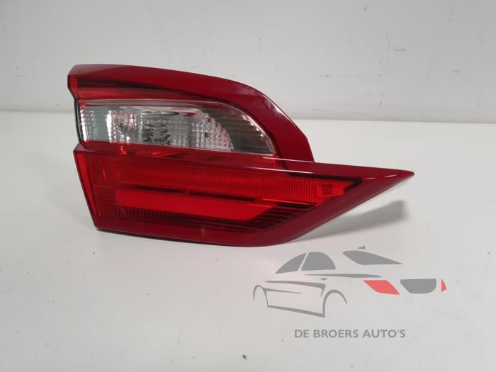 Feu arrière gauche d'un Ford Fiesta 7 1.0 EcoBoost 12V 100 2019