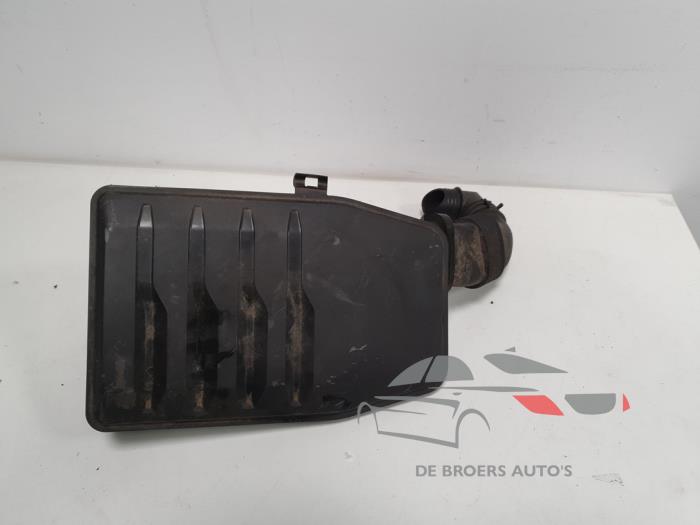 Begagnade Luftfilterhus Volkswagen Polo VI (AW1) 1.0 12V BlueMotion Technology Pris € 40,00 Marginaltabell erbjuds av De Broers Auto's