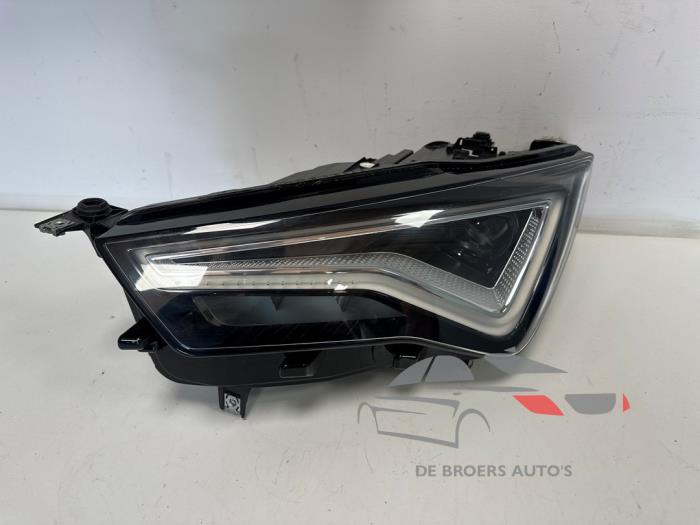 Używane Reflektor lewy Seat Ateca Cena € 500,00 Procedura marży oferowane przez De Broers Auto's