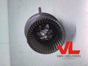 Usados Motor de ventilador de calefactor Volkswagen Golf VI (5K1) 1.2 TSI Precio € 25,00 Norma de margen ofrecido por Van Leeuwen Auto Onderdelen