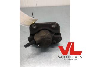 Used Front brake calliper, right Dacia Sandero I (BS) 1.2 16V Price € 35,00 Margin scheme offered by Van Leeuwen Auto Onderdelen