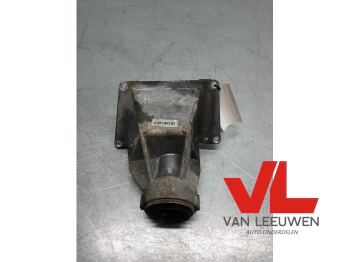 Shaft support from a BMW 3 serie Gran Turismo (F34) 320d xDrive 2.0 16V 2013