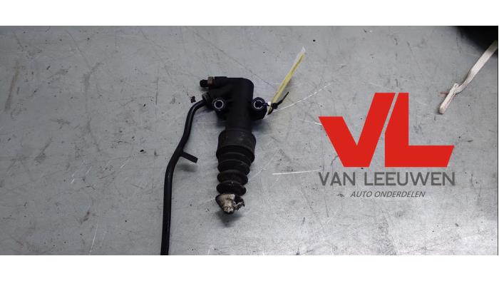 Clutch slave cylinder