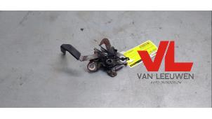Used Bonnet lock mechanism Peugeot 206 (2A/C/H/J/S) 1.6 16V Price € 5,00 Margin scheme offered by Van Leeuwen Auto Onderdelen