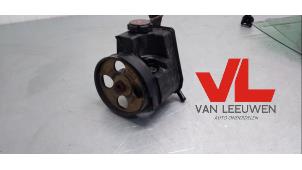 Used Power steering pump bracket Peugeot 206 (2A/C/H/J/S) 1.6 16V Price € 14,50 Margin scheme offered by Van Leeuwen Auto Onderdelen
