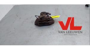 Used Rear brake calliper, left Peugeot 206 (2A/C/H/J/S) 1.6 16V Price € 13,00 Margin scheme offered by Van Leeuwen Auto Onderdelen