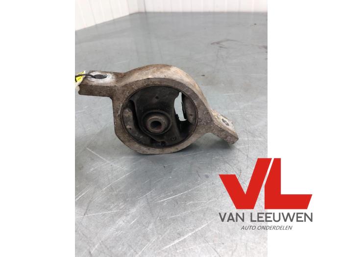 Used Engine mount Nissan Micra (K11) 1.3 LX,SLX 16V Price € 18,00 Margin scheme offered by Van Leeuwen Auto Onderdelen