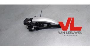 Usagé Poignée de porte avant gauche Ford Focus 3 1.0 Ti-VCT EcoBoost 12V 100 Prix € 28,00 Règlement à la marge proposé par Van Leeuwen Auto Onderdelen