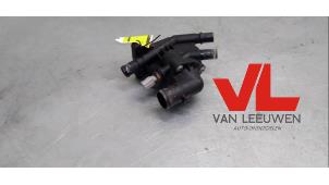 Gebrauchte Thermostatgehäuse Ford Focus 3 1.0 Ti-VCT EcoBoost 12V 100 Preis € 19,50 Margenregelung angeboten von Van Leeuwen Auto Onderdelen
