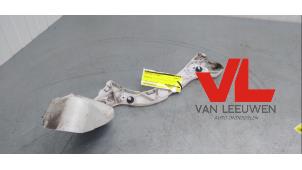 Used Rear bumper bracket, left Ford Focus 3 1.0 Ti-VCT EcoBoost 12V 100 Price € 35,00 Margin scheme offered by Van Leeuwen Auto Onderdelen