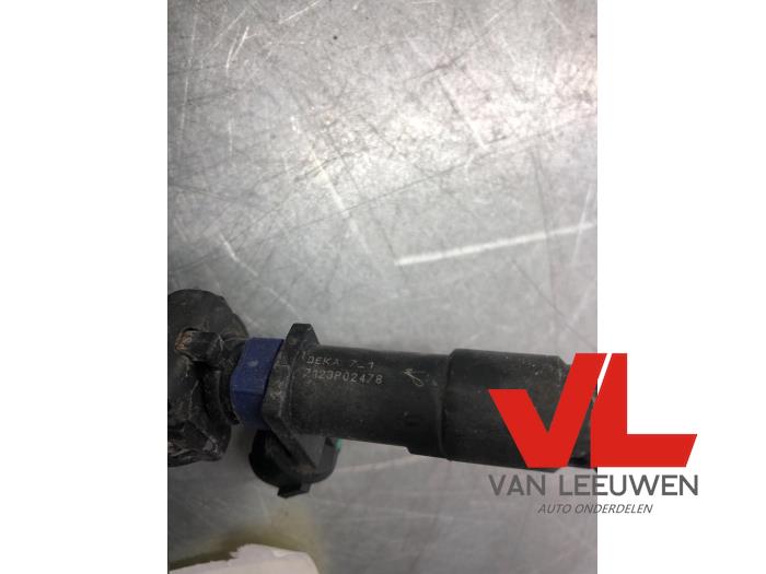 Inyector (inyección de gasolina) de un Citroën C4 Picasso (UD/UE/UF) 2.0 16V Autom. 2007