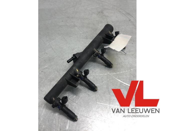 Inyector (inyección de gasolina) de un Citroën C4 Picasso (UD/UE/UF) 2.0 16V Autom. 2007