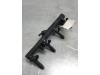 Inyector (inyección de gasolina) de un Citroën C4 Picasso (UD/UE/UF) 2.0 16V Autom. 2007
