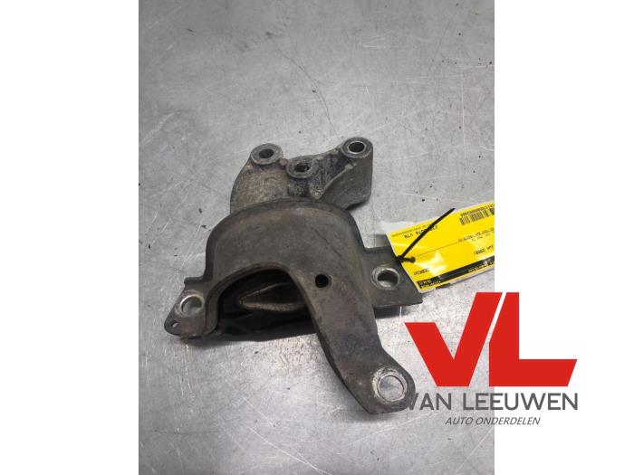 Used Engine mount Fiat 500 (312) 1.2 Price € 9,00 Margin scheme offered by Van Leeuwen Auto Onderdelen