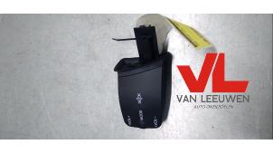 Usados Mando de radio volante Ford Focus C-Max 1.8 16V Precio € 8,50 Norma de margen ofrecido por Van Leeuwen Auto Onderdelen