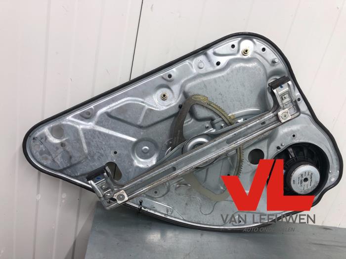 Rear window mechanism 2-door, right from a Ford Focus C-Max 1.8 16V 2004