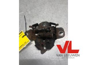Used Bonnet lock mechanism Daihatsu Cuore (L251/271/276) 1.0 12V DVVT Price € 8,50 Margin scheme offered by Van Leeuwen Auto Onderdelen