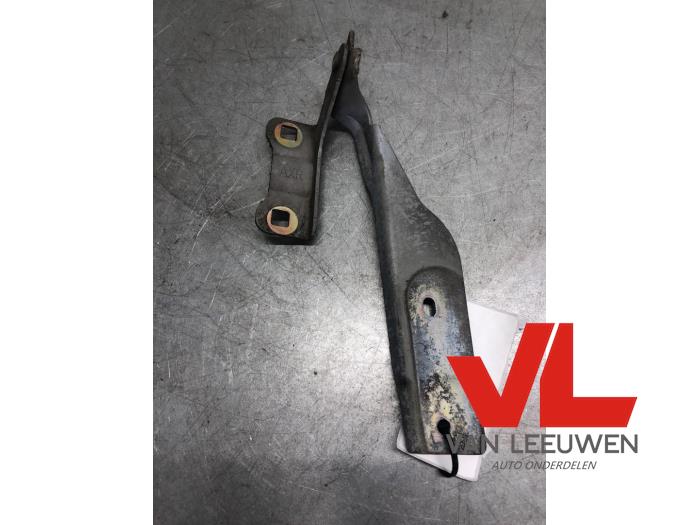 Bonnet Hinge from a Nissan Micra (K12) 1.5 dCi 65 2005