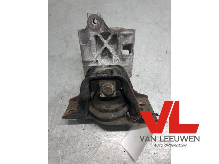 Used Engine mount Nissan Micra (K12) 1.5 dCi 65 Price € 23,00 Margin scheme offered by Van Leeuwen Auto Onderdelen