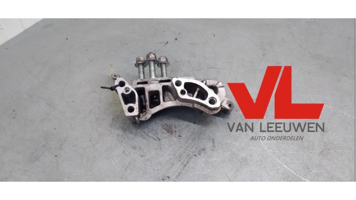Used Engine mount Ford Fiesta 7 1.5 TDCi 85 Price € 13,50 Margin scheme offered by Van Leeuwen Auto Onderdelen