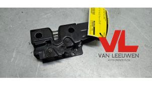 Used Bonnet lock mechanism Seat Leon (1P1) 1.6 Price € 10,00 Margin scheme offered by Van Leeuwen Auto Onderdelen