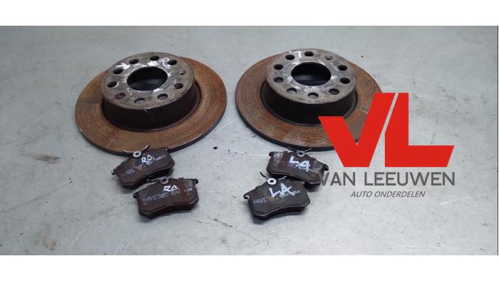 Bremsscheibe + Bremsklotz hinten Seat Leon 1.6 - BREMBO 