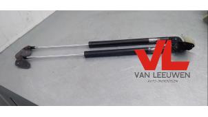 Gebrauchte Set Gasdämpfer Heckklappe Mazda 5 (CR19) 1.8i 16V Preis € 17,50 Margenregelung angeboten von Van Leeuwen Auto Onderdelen