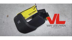 Usagé Levier capot Ford Focus 4 Wagon Prix € 28,00 Règlement à la marge proposé par Van Leeuwen Auto Onderdelen