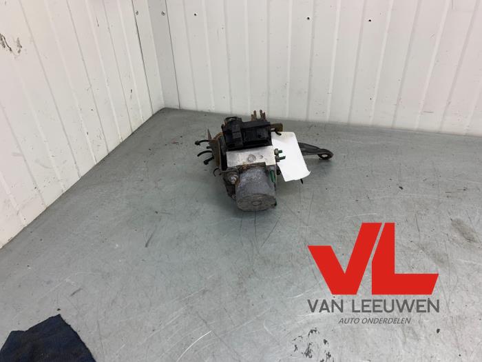 Begagnade ABS-pump Opel Tigra Twin Top 1.4 16V Pris € 16,50 Marginaltabell erbjuds av Van Leeuwen Auto Onderdelen